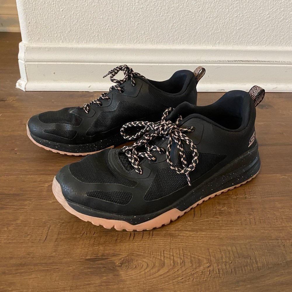 Women’s Skechers Black Size 8